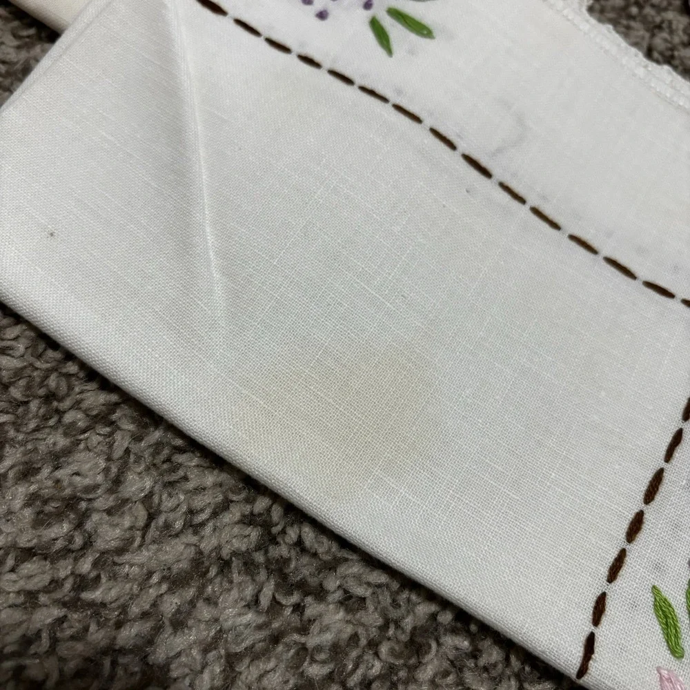 Vintage Embroidered Flower Placemat & Napkins 4 sets Beautiful Hand Stitched